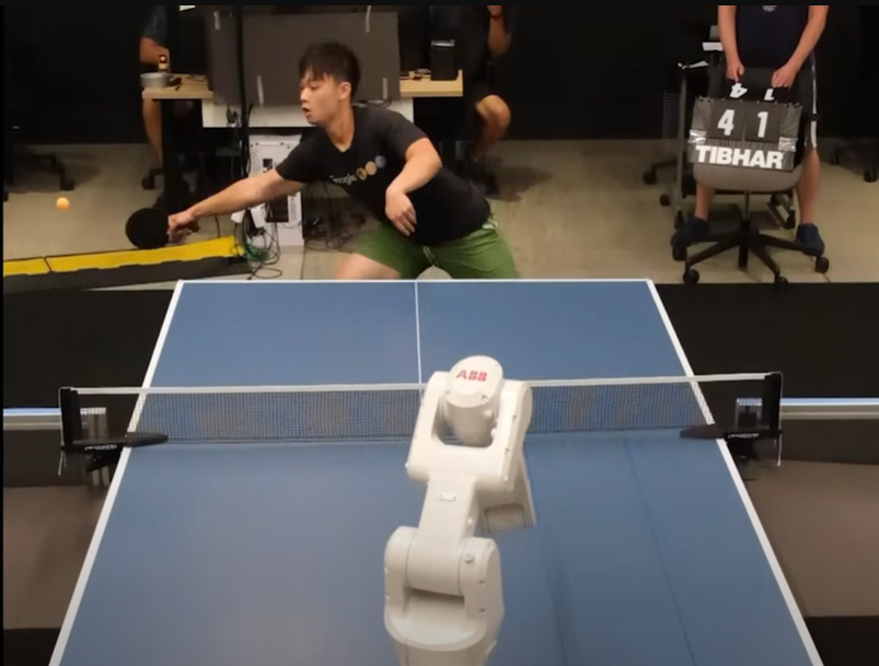 AI乒乓球機械人跟真人對戰