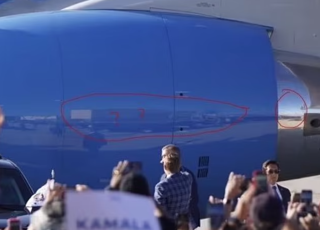 特朗普指機身倒影不見人群,認為照片做假。(互聯網)