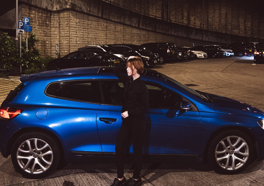 九巴「仙氣女車長」閒時亦熱愛駕車及出席COSPLAY活動。(網上圖片)