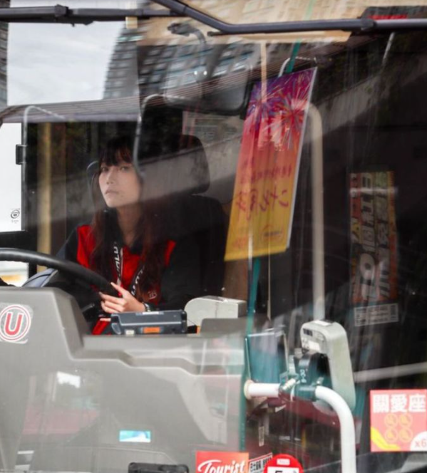 九巴「仙氣女車長」在IG發布工作圖片及動態。(網上圖片)