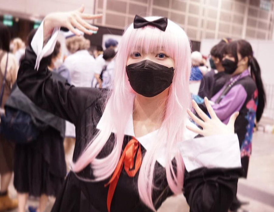 九巴「仙氣女車長」閒時亦熱愛駕車及出席COSPLAY活動。(網上圖片)