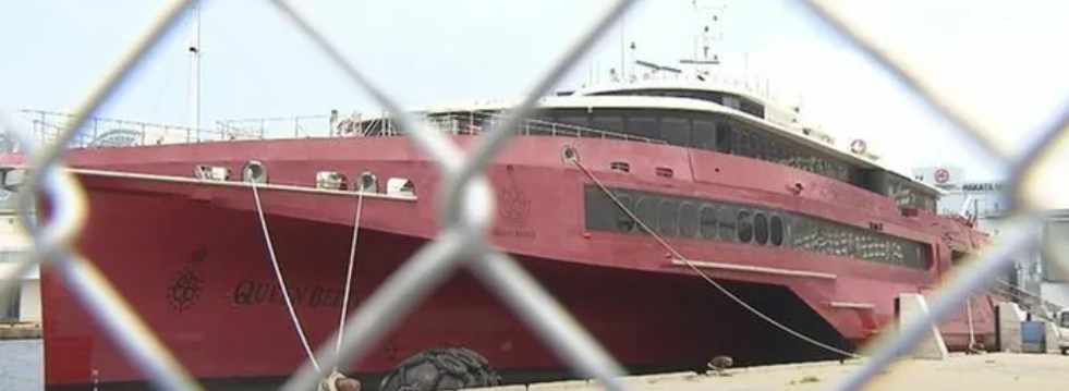 日本JR九州高速船公司一艘來往福岡與南韓釜山的高速客船「皇后甲蟲號」被揭發瞞報船身破裂及入水,期間仍如常載客逾3個月。(網上圖片)