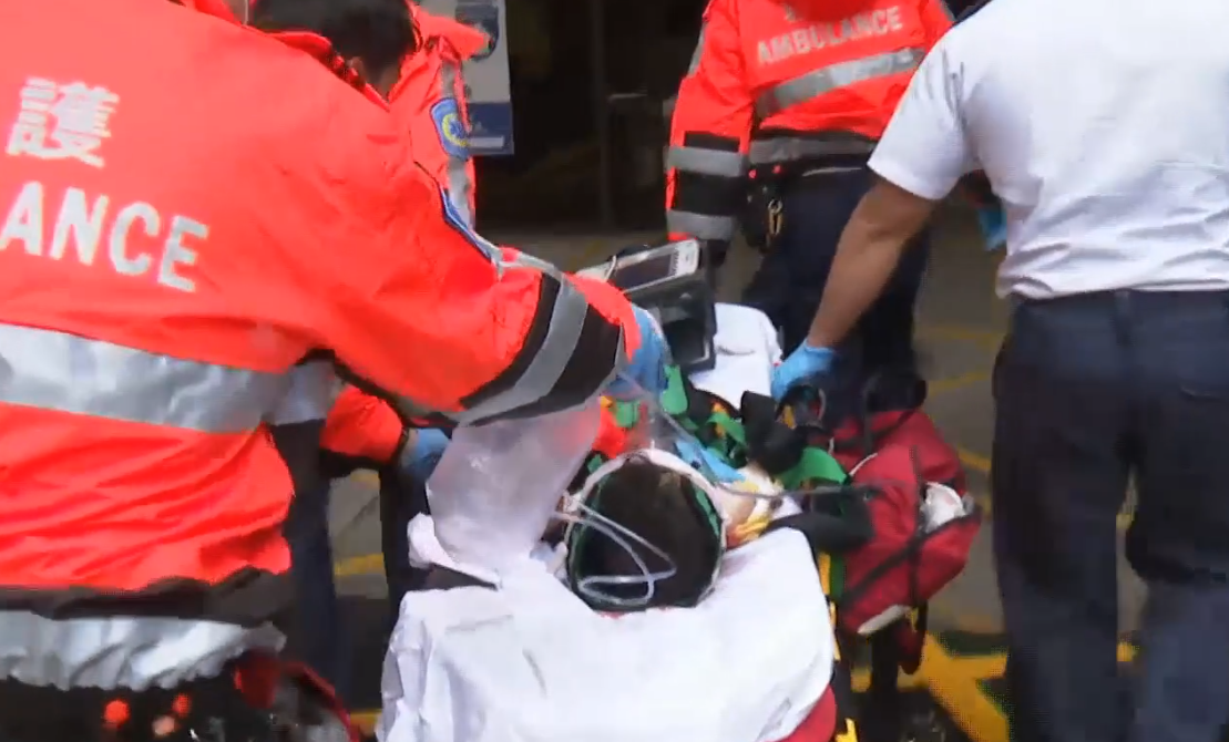 堅尼地城有途人被電車撞倒,3歲女童昏迷送往瑪麗醫院,搶救無效不治。(有線新聞畫面)