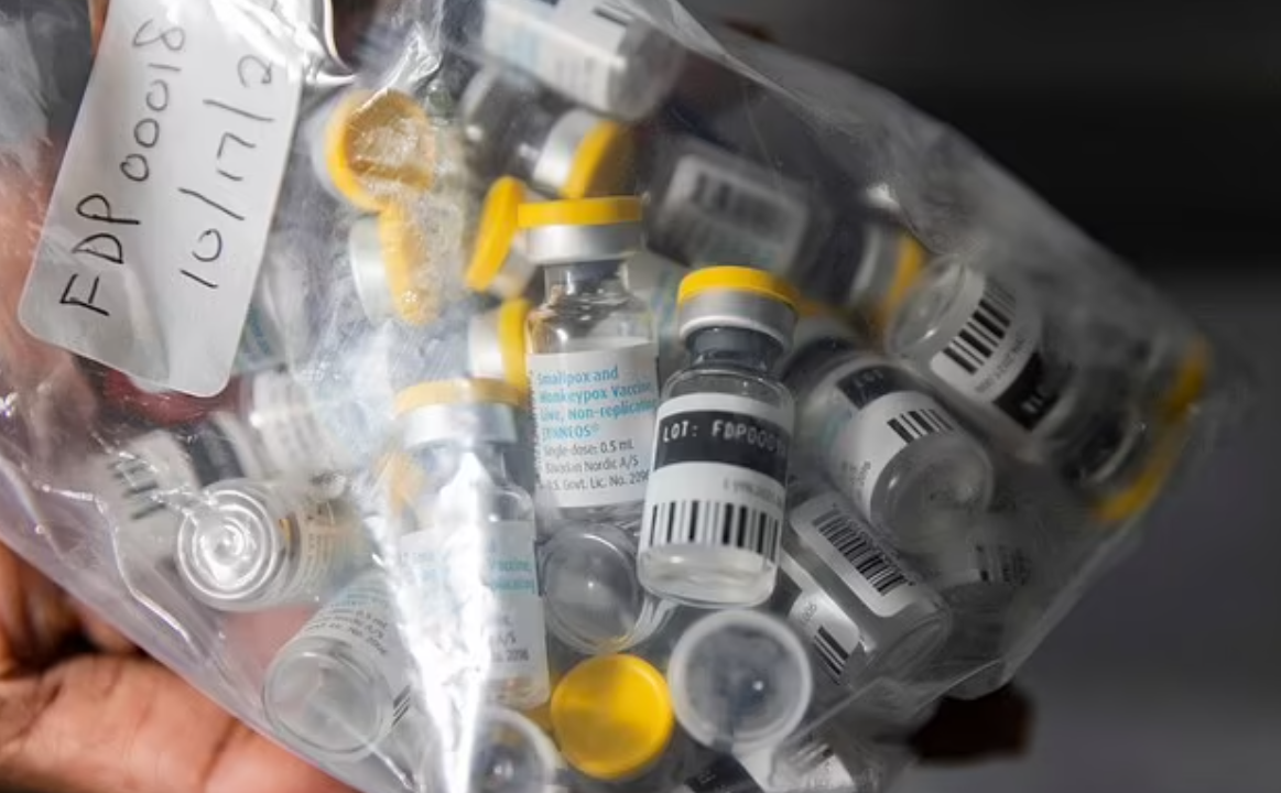 接種疫苗是預防猴痘病毒的方法。(美聯社)