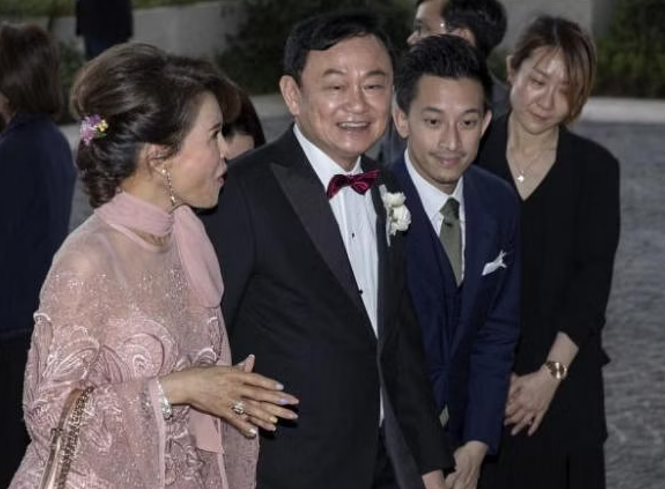 佩通坦與機師丈夫彼多2019年在香港尖沙咀五星級瑰麗酒店舉行豪華婚禮,由當時仍流亡海外的父親他信主持,英祿、烏汶叻公主等近千賓客到賀。(資料圖片)