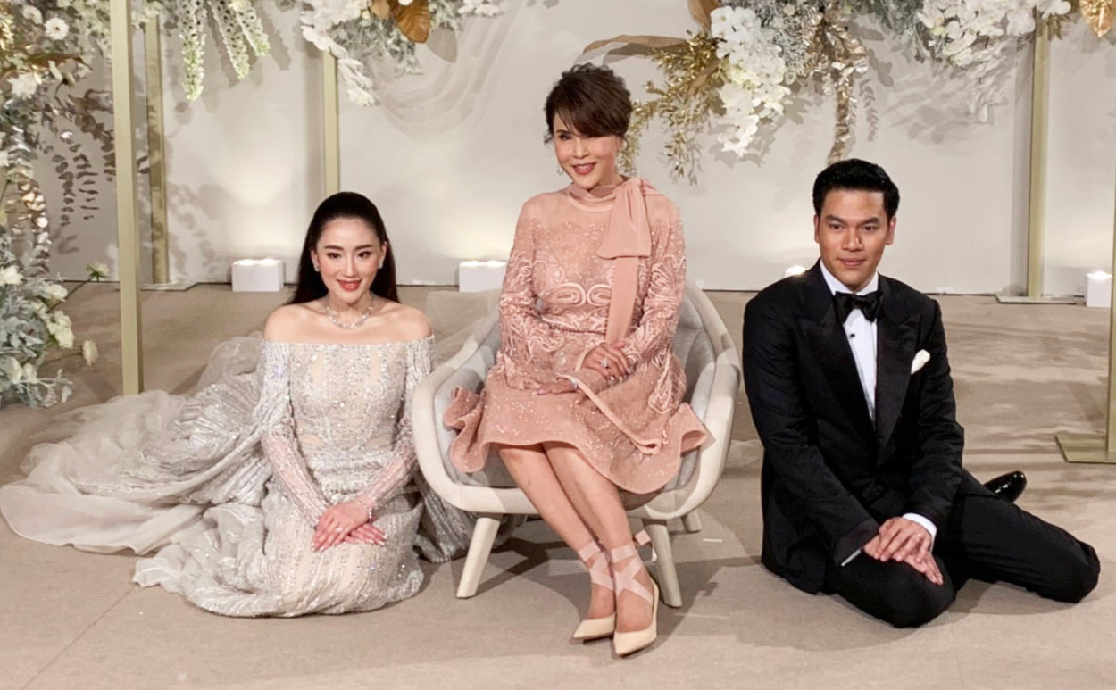 佩通坦與機師丈夫彼多2019年在香港尖沙咀五星級瑰麗酒店舉行豪華婚禮,由當時仍流亡海外的父親他信主持,烏汶叻公主等近千賓客到賀。(資料圖片)