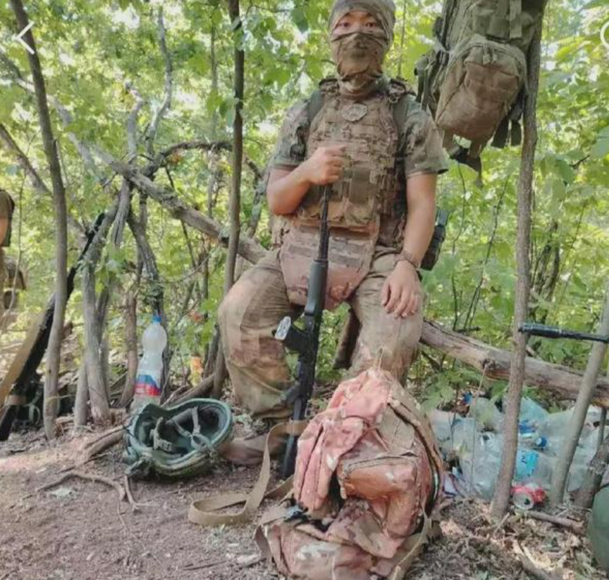 內媒報道兩名中國人去年年中加入俄羅斯軍隊,經過簡單軍事訓練後,上月底赴戰場成為「侵烏突擊隊」,第二天卻陣亡。