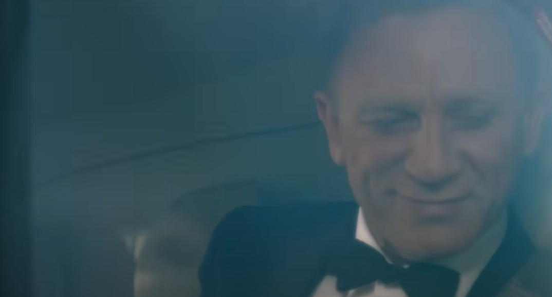 英女王占士邦短片