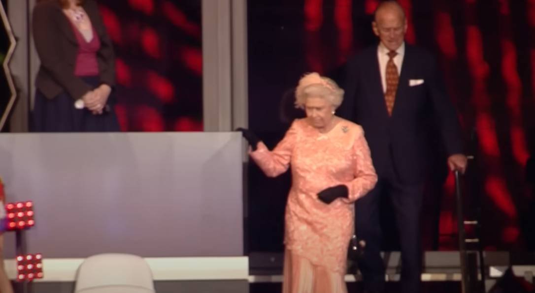 英女王占士邦短片