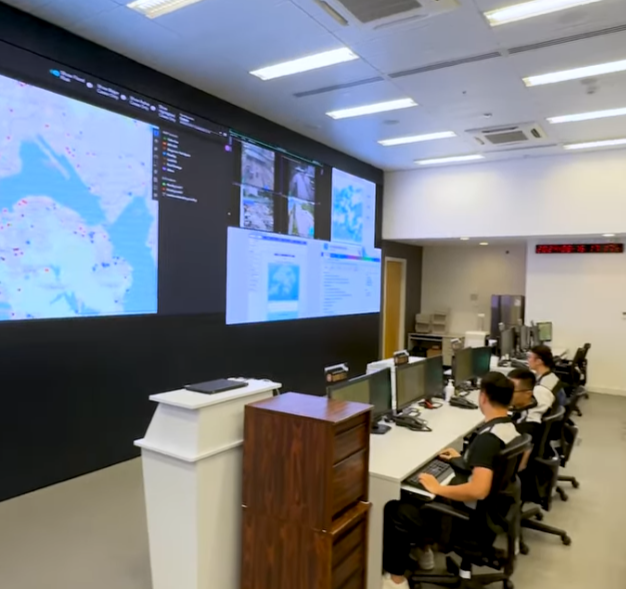 保安局局長鄧炳強在社交平台發布短片介紹保安局因應惡劣天氣而啟動的「緊急事故監察及支援中心」