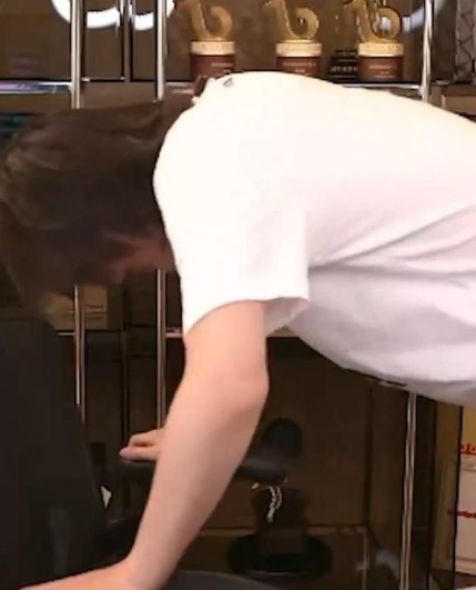 黑神話悟空|張大仙玩《黑神話︰悟空》玩到作嘔,「張大仙全球首吐」隨即衝上熱搜。(互聯網)