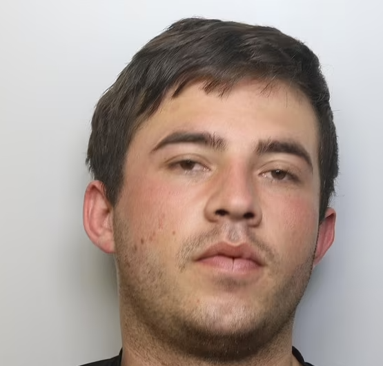 警方拘捕一名32歲男子後,發相緝捕24歲男子Eddie Hampshire。(互聯網)