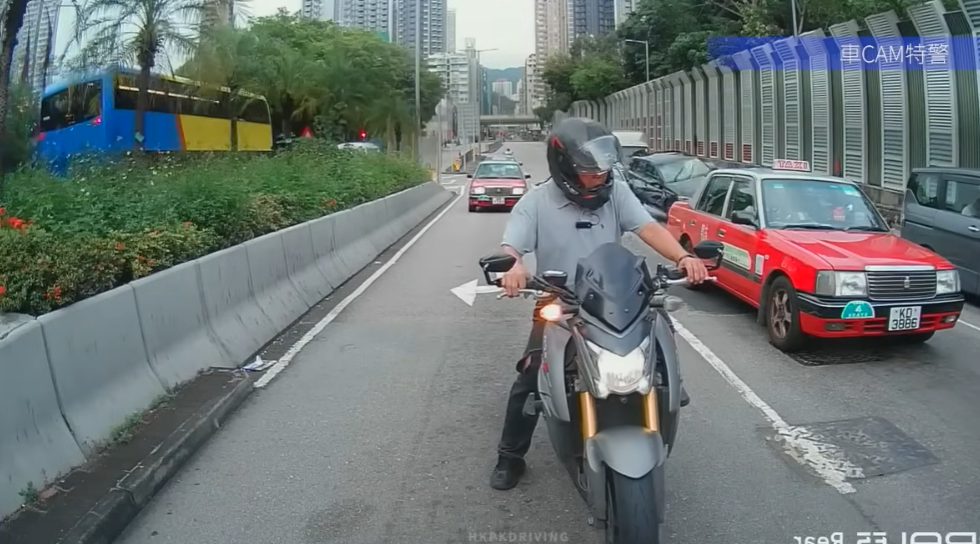 車Cam直擊|深水埗私家車欽州街亂闖「連撼3車」,司機棄車逃走(YT: 車CAM特警)