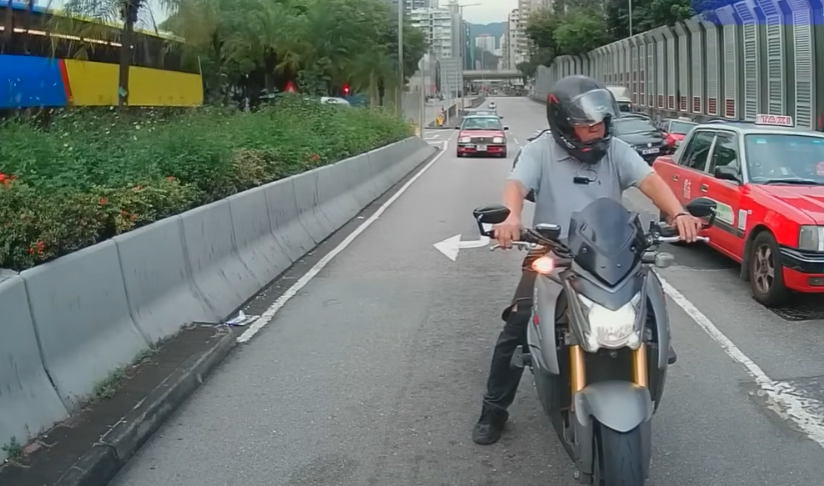 車Cam直擊|深水埗私家車欽州街亂闖「連撼3車」,司機棄車逃走(YT: 車CAM特警)