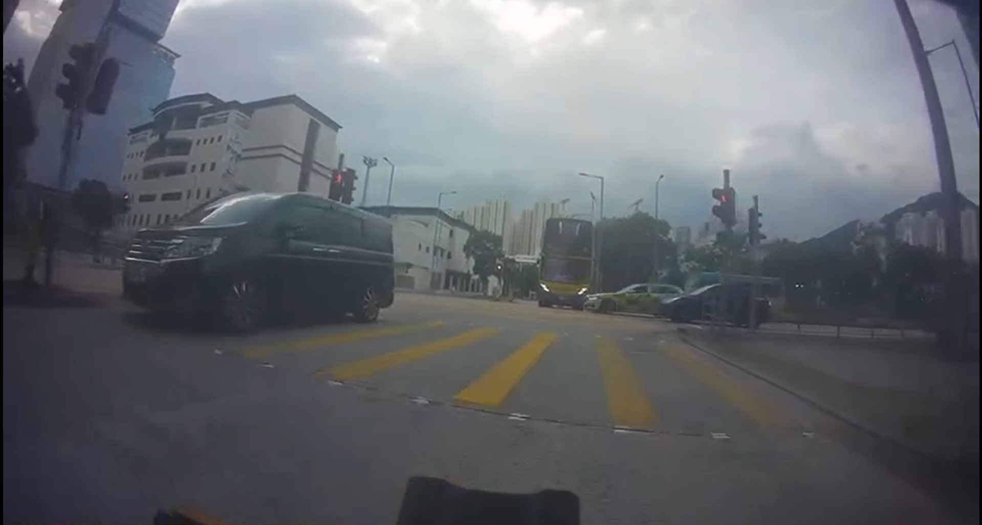 (@fb車cam L 香港群組/周星星影片截圖)