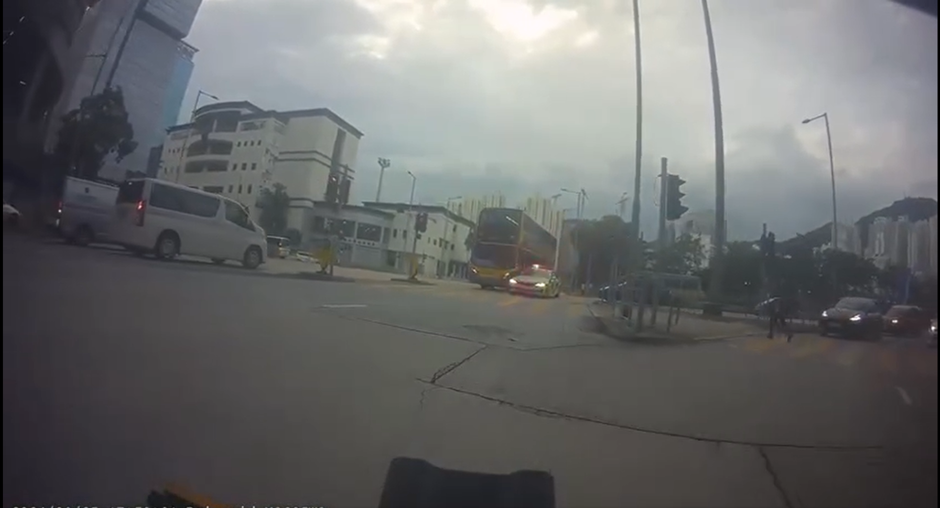 (@fb車cam L 香港群組/周星星影片截圖)