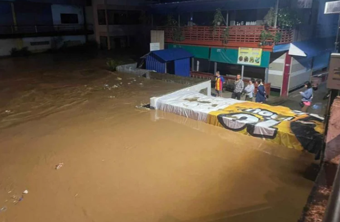 泰國連日暴雨,多地水浸。(互聯網)