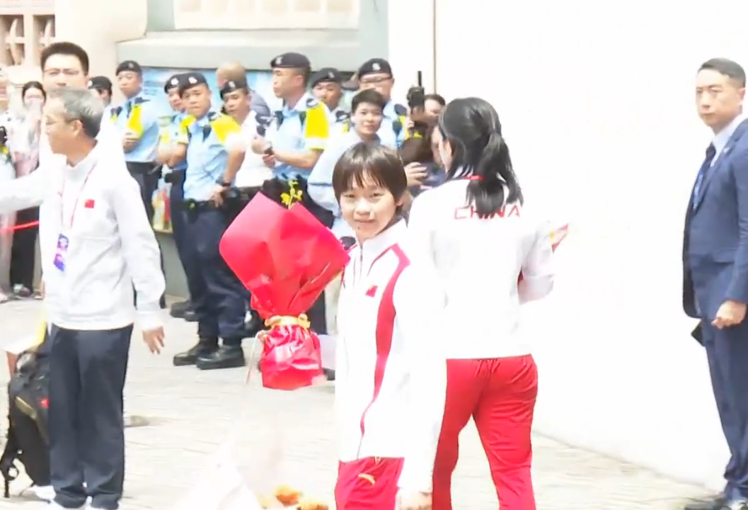 全紅嬋前往聖保羅書院交流 (電視畫面)