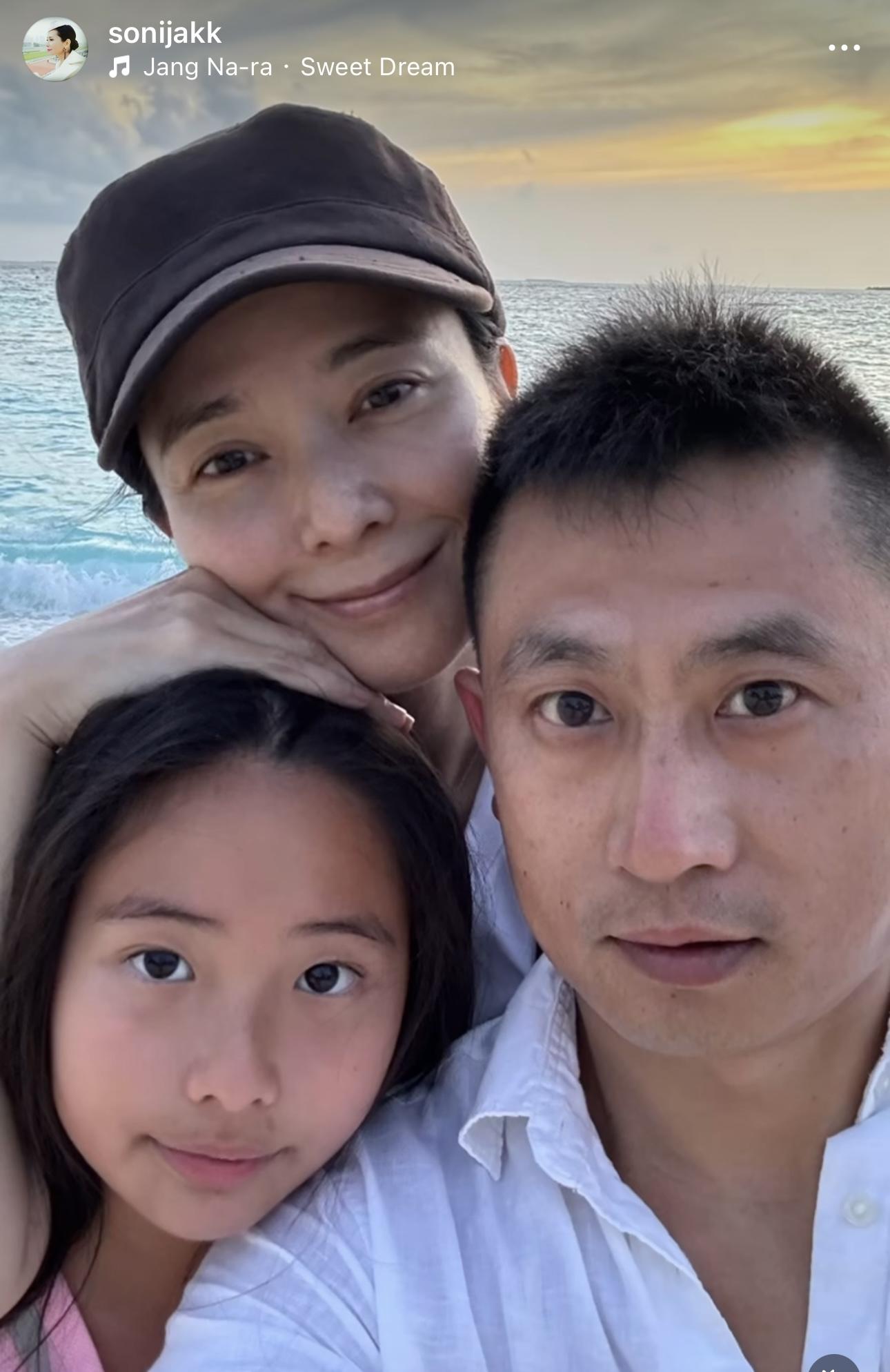 郭羨妮日前迎來50歲生日,一家三口到馬爾代夫旅行慶祝。