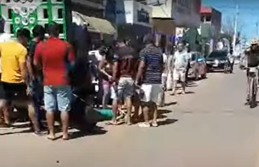 Jaiane當場昏迷,由現場人士幫忙救出送院。(YouTube)