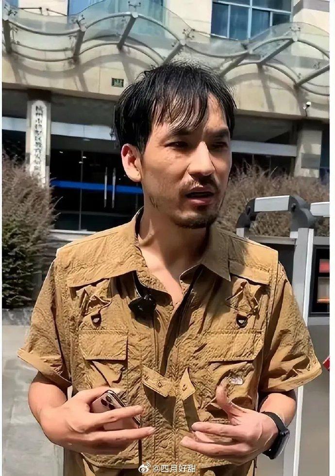 現年36歲的董光明自去年3月起以「鐵頭懲惡揚善」為名,在網上發布「打假」影片,在幾個月間迅速積累起幾百萬粉絲。(微博)