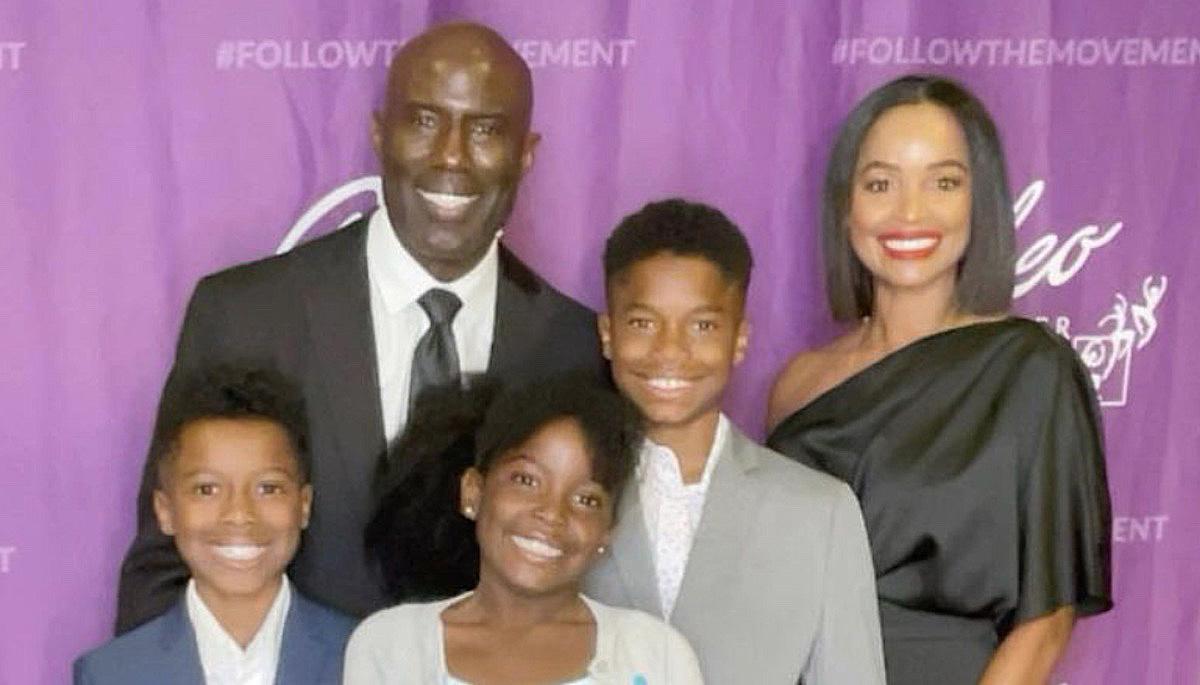 Terrell認為,事件令他在妻子以及3名子女面前,在沒有任何解釋的情況下被鎖上手銬,形容是一個無可挽回的痛苦經歷。(網上圖片)