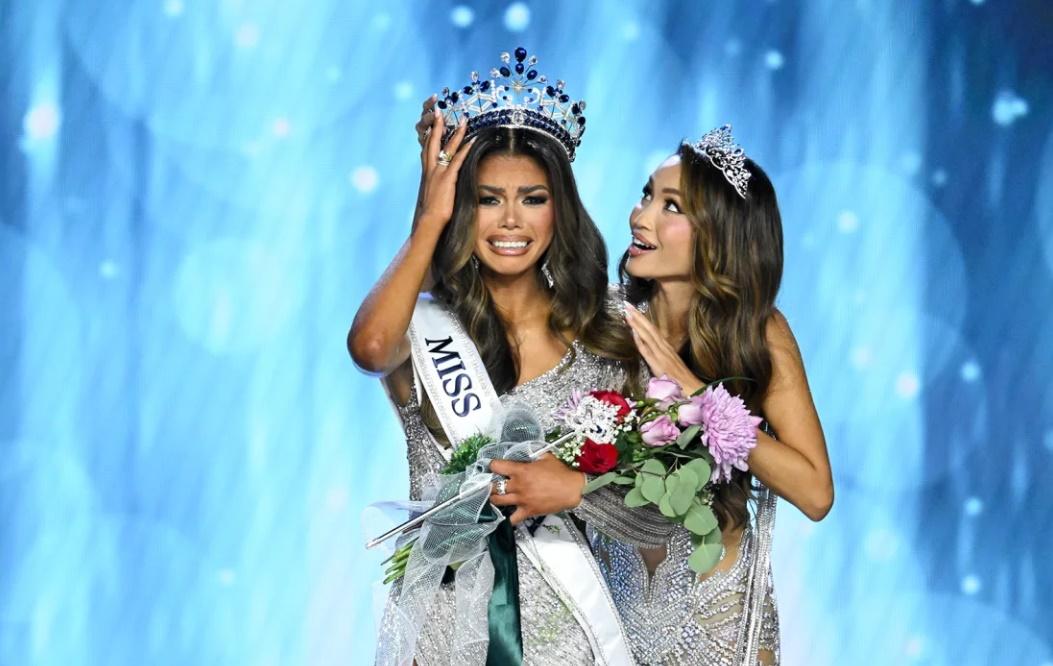 Alma由2023年接任的美國小姐加冕。(X)