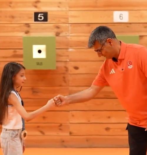 迪凱奇透露,女兒是自己最好的支持者及「教練」。(X)