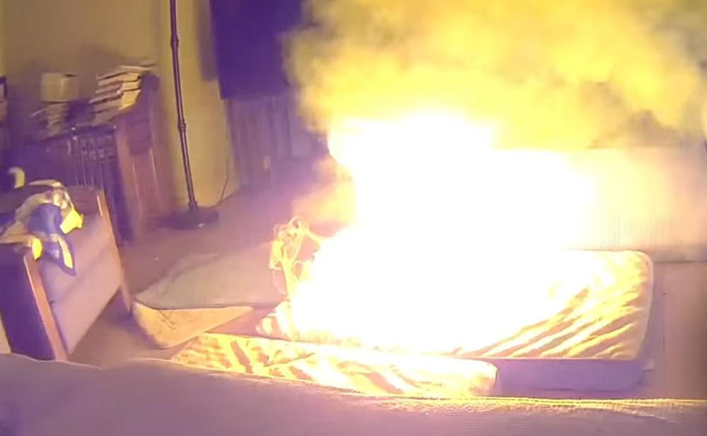 這時尿袋整個「嘭」一聲爆炸,隨即燒著床墊並冒出濃煙。(FB)