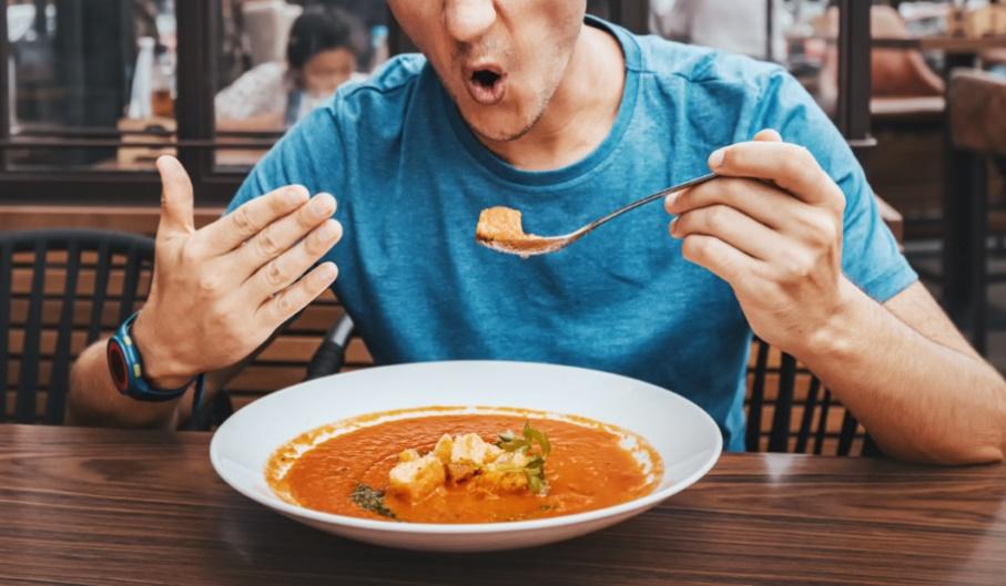 頻繁食辛辣食物男性在戀愛關系中更喜歡爭吵。(網上圖片)