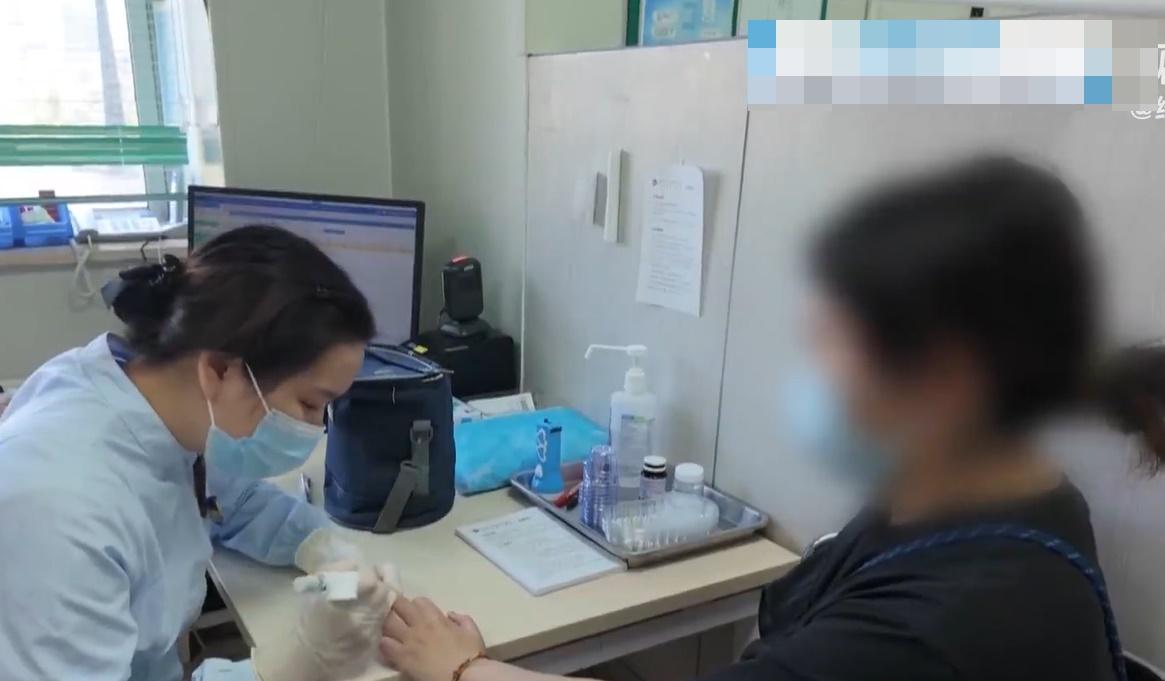 目前吳女士在進行液氮冷凍治療。(微博)