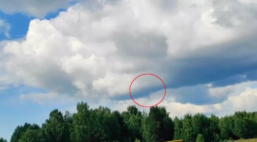 Ershova最終還是重摔在一棵樹上,身體多處嚴重骨折。(X)