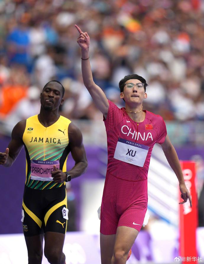 巴黎奧運田徑男子110公尺跨欄,20歲中國選手徐卓一以13.40秒小組第一名成績,晉級半決賽。