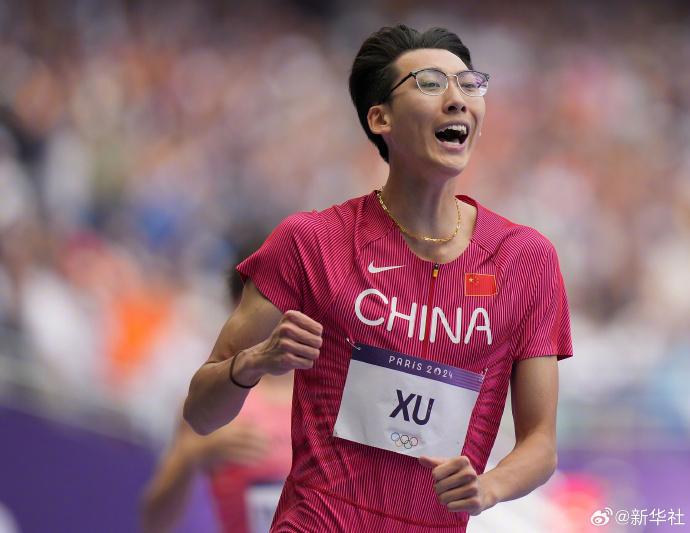 巴黎奧運田徑男子110公尺跨欄,20歲中國選手徐卓一以13.40秒小組第一名成績,晉級半決賽。