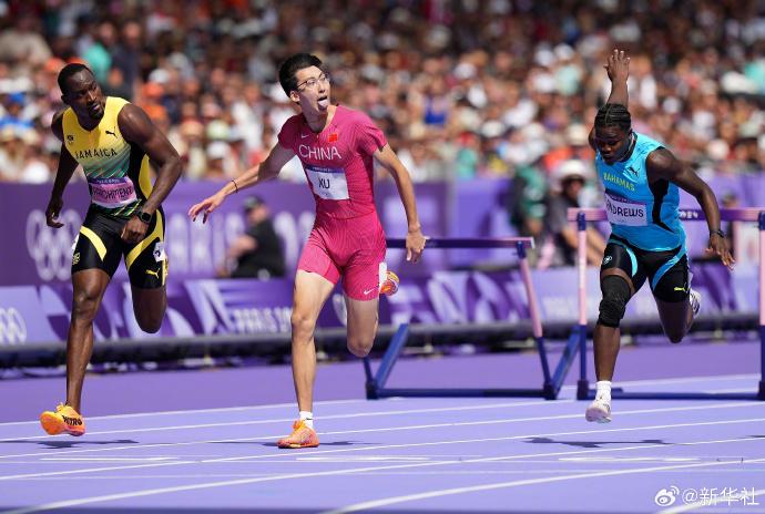 巴黎奧運田徑男子110公尺跨欄,20歲中國選手徐卓一以13.40秒小組第一名成績,晉級半決賽。