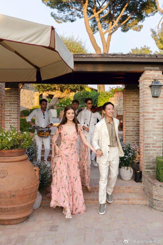 吳千語與施伯雄在意大利舉行戶外婚禮。