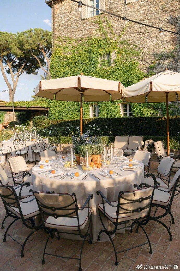 吳千語與施伯雄在意大利舉行戶外婚禮。