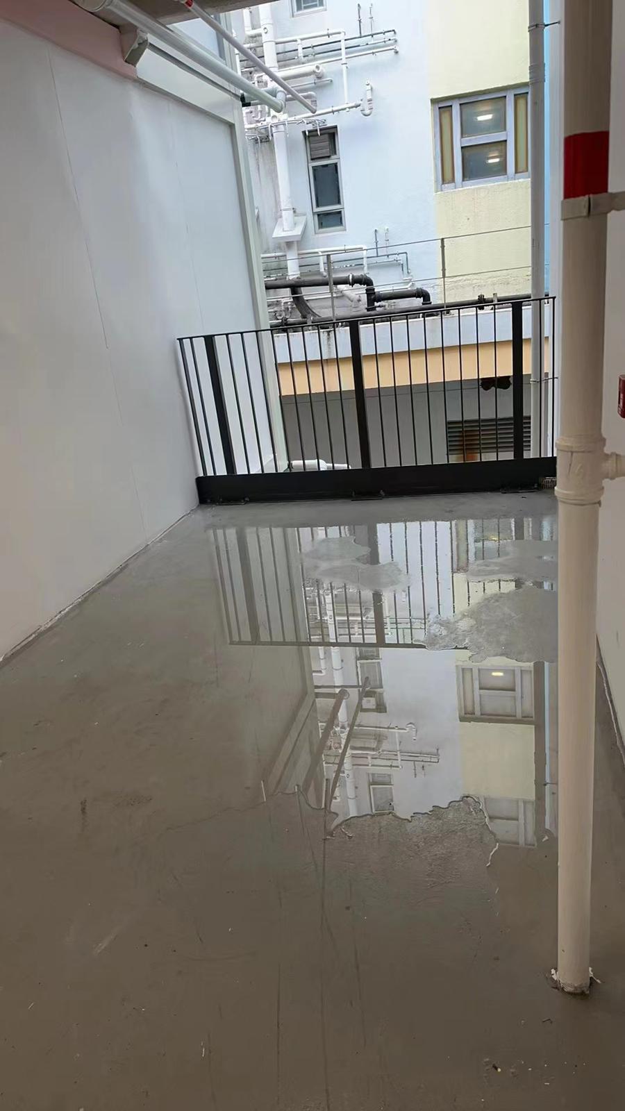 「啟德‧東寓」部分單位在雨天時有積水倒流入屋(九龍城區議員林博提供)