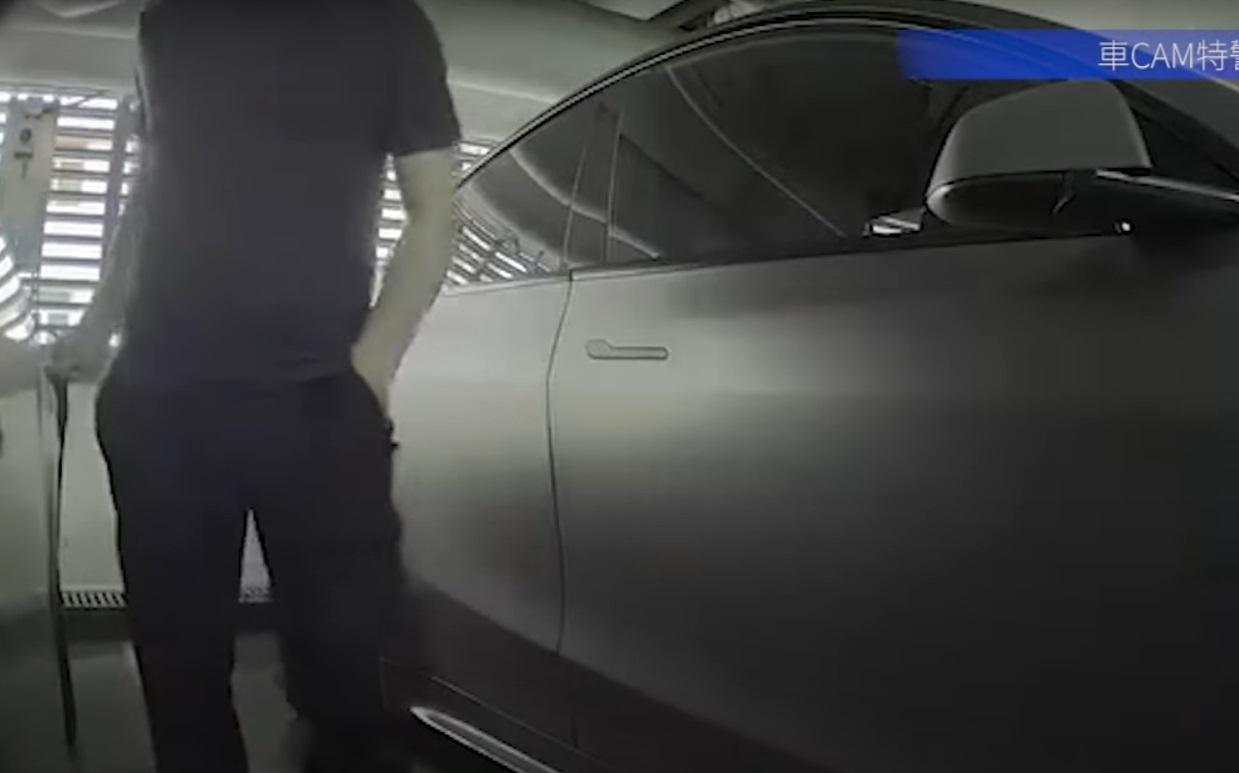 車Cam直擊|北角停車場現鎅車狂徒。(網片截圖)