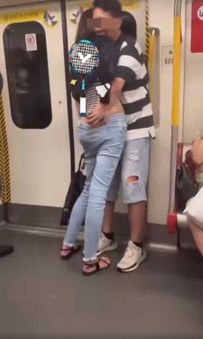 女方最終拉出男方的手。(網片截圖)