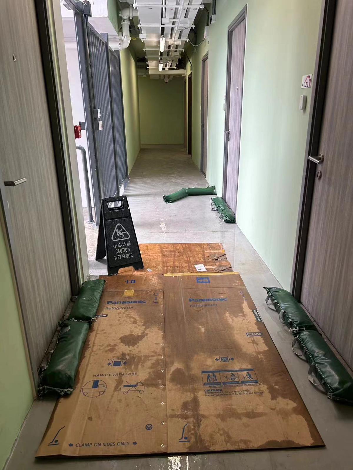 「啟德‧東寓」部分單位在雨天時有積水倒流入屋(九龍城區議員林博提供)