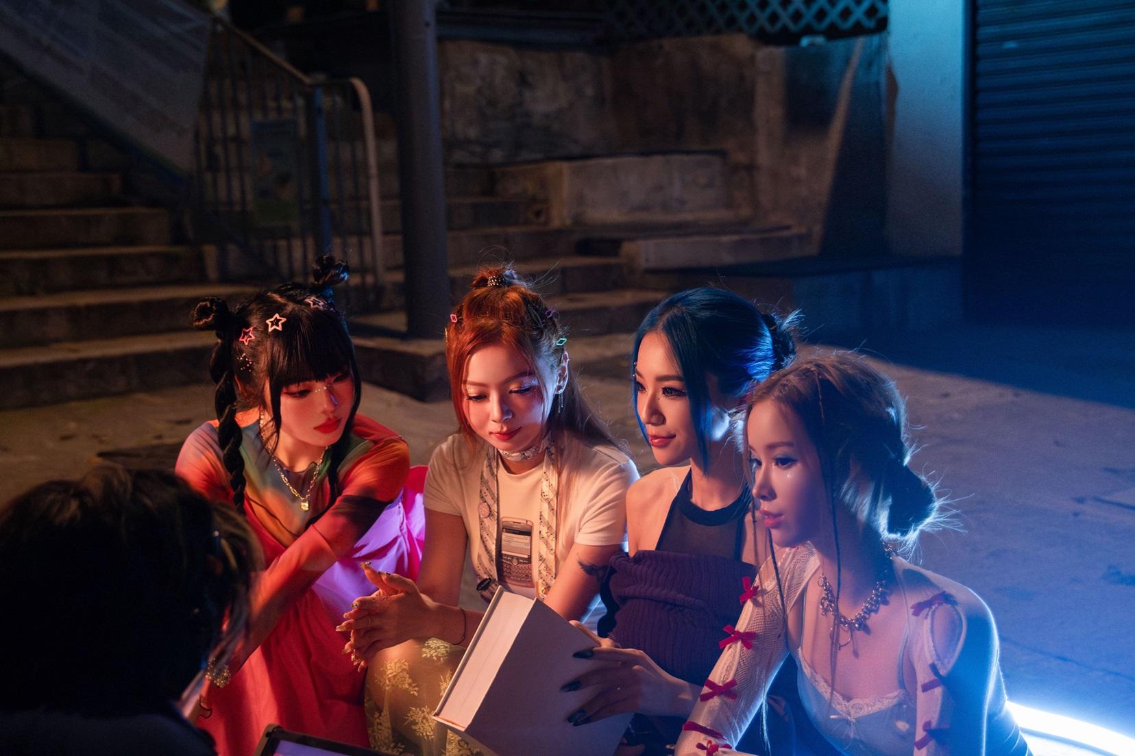 ALL IN新歌講述4人,要合力找到寶藏,去創造自己的世界。