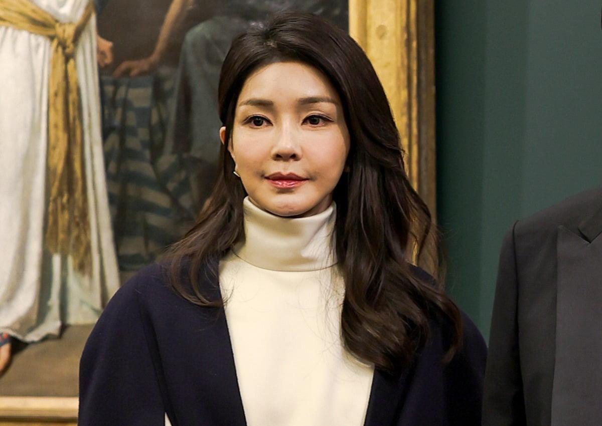 檢方指金建希收受名牌手袋是私人禮物,與總統丈夫尹錫悅履行職務無關,因此無申報義務(資料圖片)