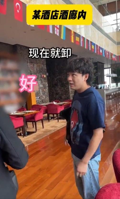 長榮桂冠事件2.0?有內地網民不滿河北石家莊的希爾頓酒店未掛五星旗,要求酒店方拆下。(網片截圖)