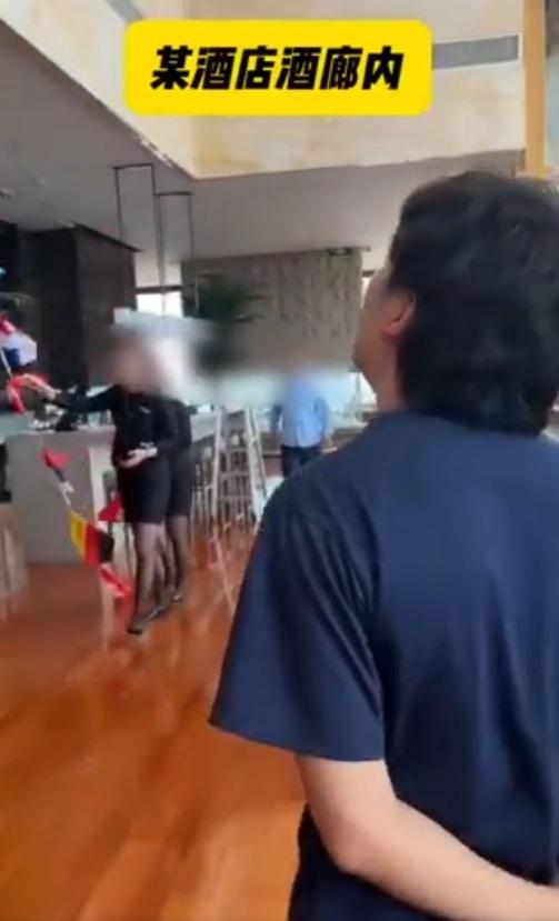 長榮桂冠事件2.0?有內地網民不滿河北石家莊的希爾頓酒店未掛五星旗,要求酒店方拆下。(網片截圖)