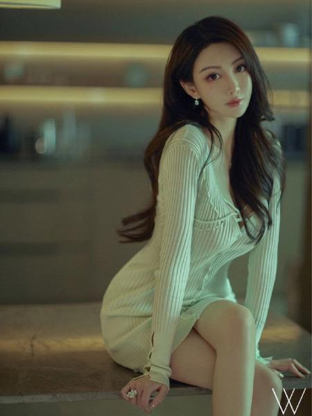 Angelababy現身香港政協活動 黃曉明拖新歡七夕約會登熱搜