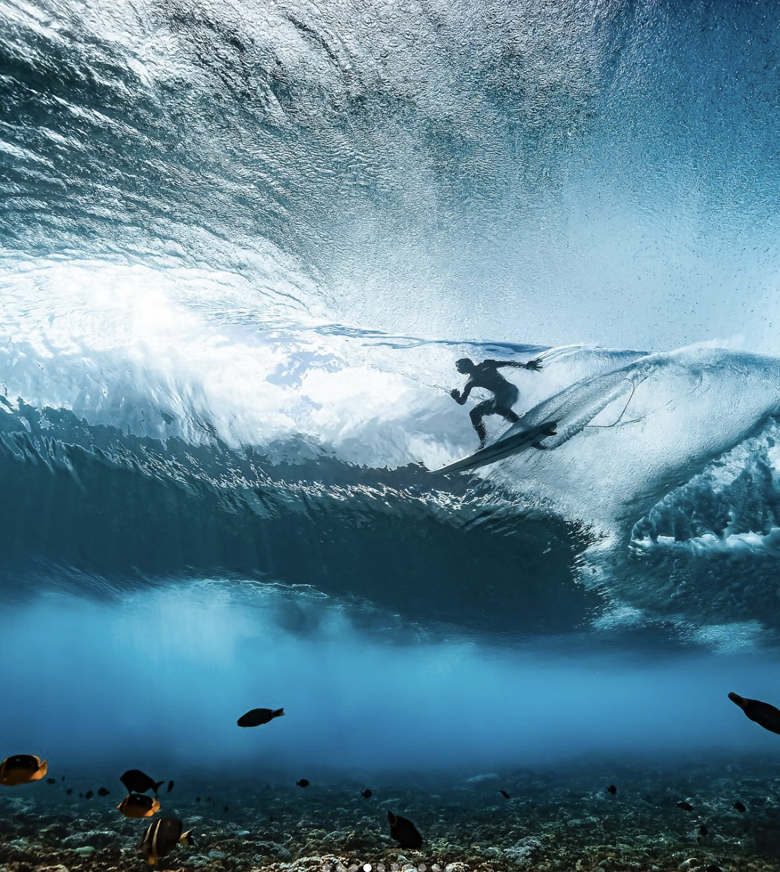 巴黎奧運.多圖|運動員外的追浪者 衝浪項目唯一水底攝影師 張張「神照」超夢幻(圖:Ben Thouard IG)