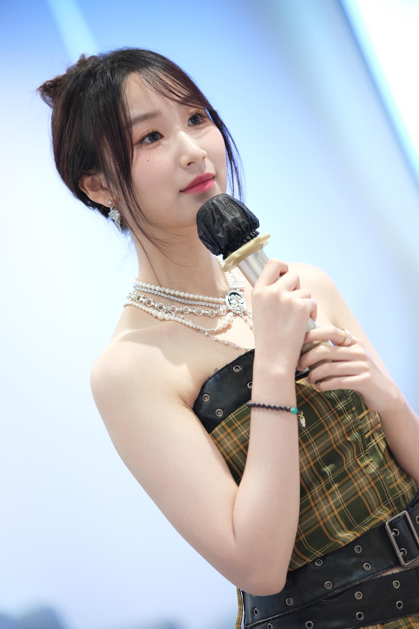 Windy新歌《麻煩彈開》破100萬次點撃,當然即席獻唱。