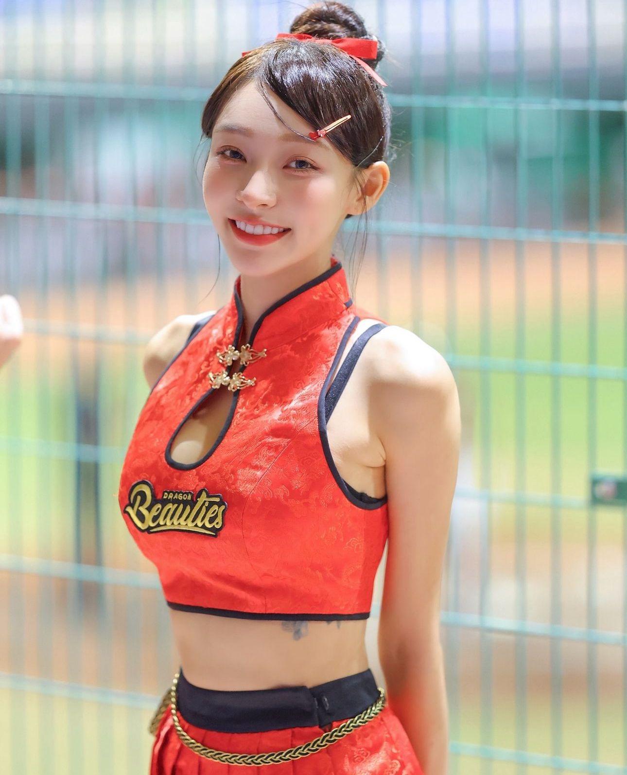 林襄分享多張攝於花蓮的啦啦隊造型靚相。