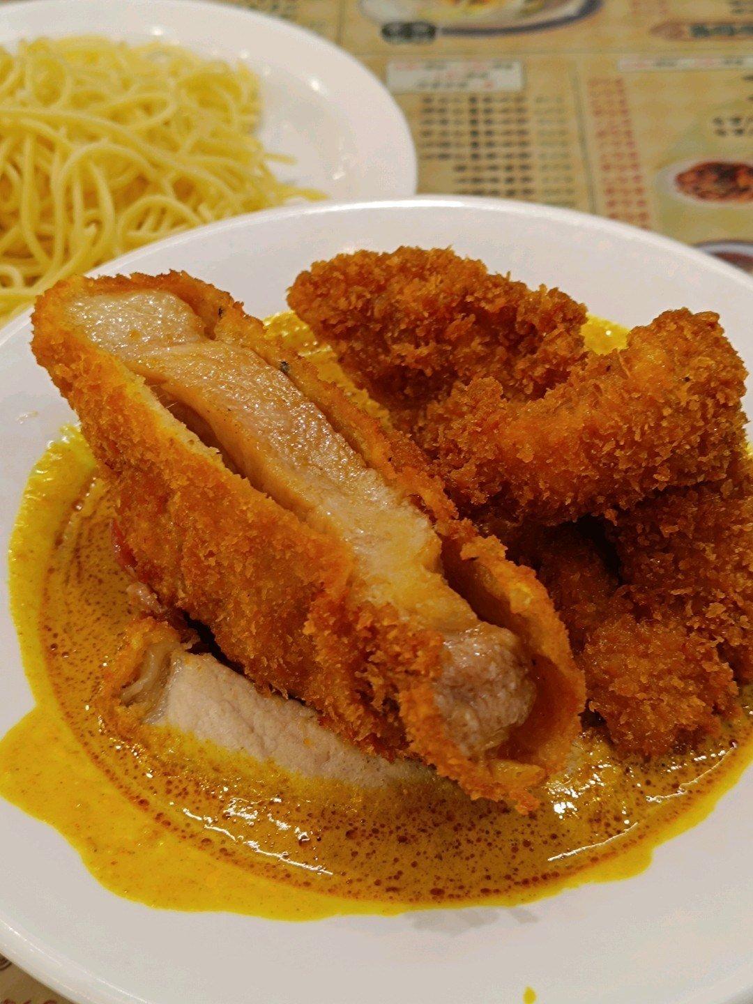 「紅茶冰室」主打港式美食,內地客喜歡其港式情懷,被譽為「小紅書名店」。